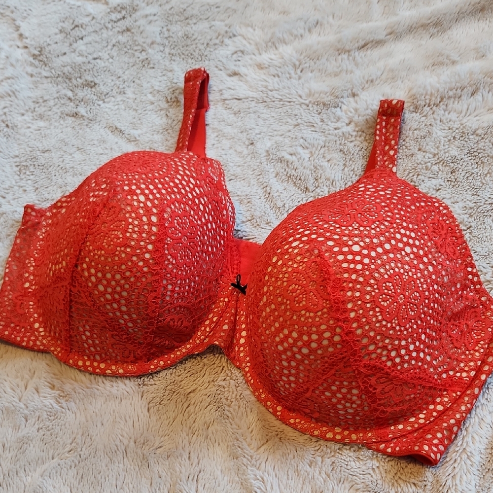 Cacique Tshirt Bra Red Floral Lace Over Tan